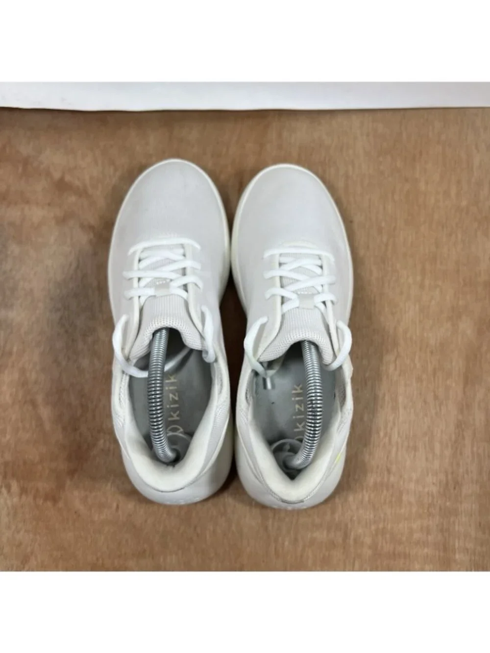 KIZIK Lima Women’s Size 9 White Hand Free Athletic Shoes